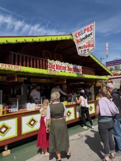 Anlässlich des 60-jährigen Jubiläums des Münchner Frühlingsfests sind wir wieder mit unserer Technik vor Ort. Dieses Jahr sind wir im Weißbiergarten und neu bei der kleinen Backstube der Familie Krems zu finden. Wir danken für die langjährige Zusammenarbeit. 🤝🎡 #frühlingsfest #münchen #fastorder #naramis